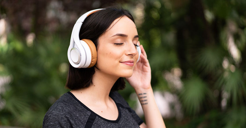 Call center representative wearing wireless headset and speaking into microphone