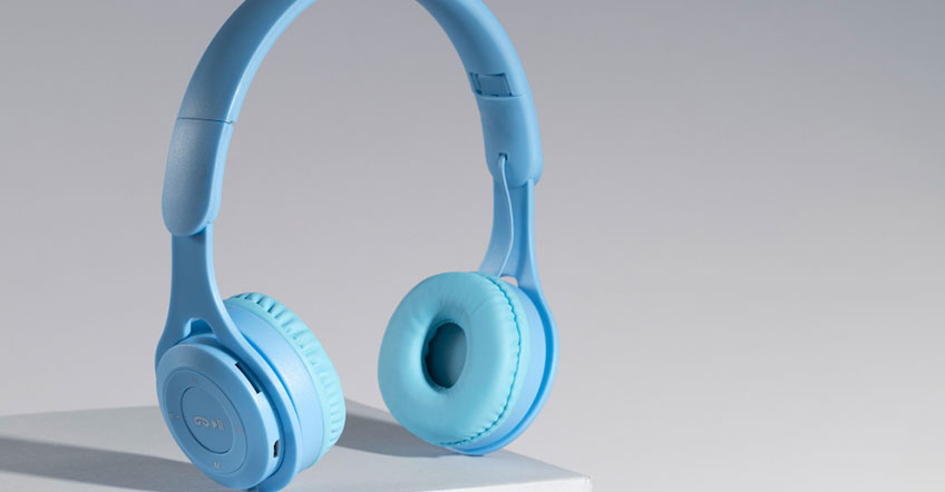 Worker using wireless headset and looking at call dashboard on monitor